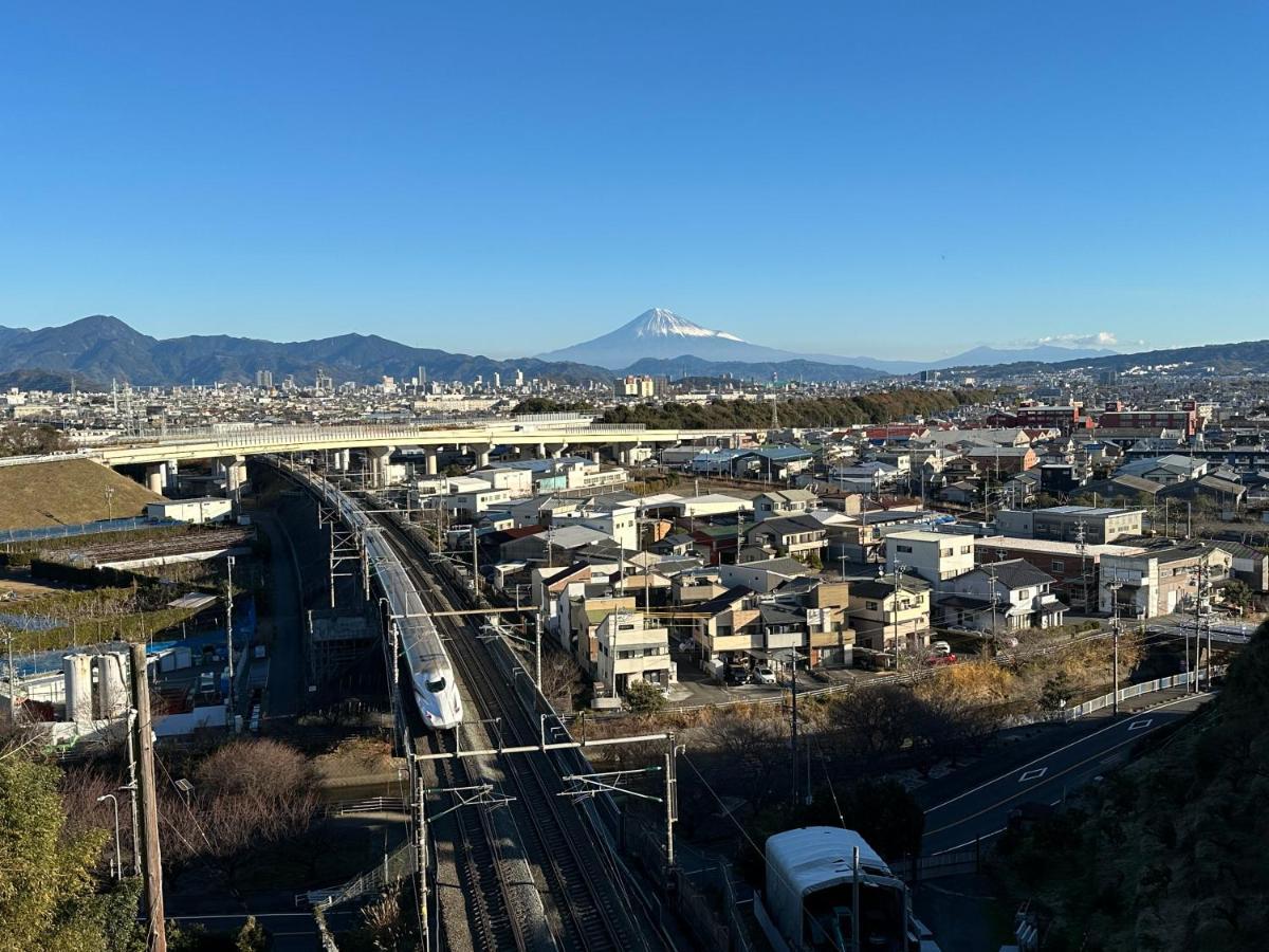 海と山に囲まれた静かな港町の オーシャンビュー 個室ゲストハウスeat&Stay Romey Šizuoka Exteriér fotografie